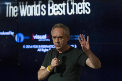 Ferran Adrià, en la presentación de la serie documental 'Los mejores chefs del mundo'.-Foto. CARLOS MONTAÑÉS