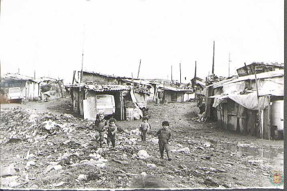 Chabolas y calles sin pavimentar en el Barrio de San Isidro. Años 70. ARCHIVO MUNICIPAL
