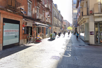 Calle Mantería de Valladolid donde ocurrió el robo en una joyería. -GSW