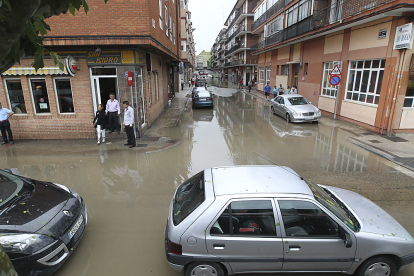Inundaciones en calle San Isidro esquina con trepadores. Mayo de 2011. J. M. LOSTAU