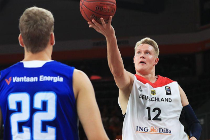 Benzing deja una bandeja en la victoria ante Finlandia (Deutscher Basketball Bund)-CAI ZARAGOZA