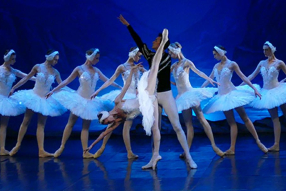 Los bailarines del Russian Classicl Ballet durante una actuación..-E. M.