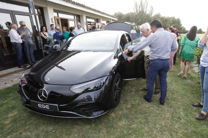 Presentación de la berlina deportiva EQE de Mercedes en Valladolid. / LOSTAU