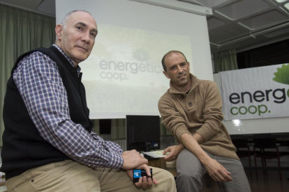 Santiago Campos (I), y Manuel Espinilla (D), dos de los socios de la cooperativa Energética-ICAL