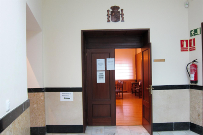 Sala de vistas donde en su día se celebrará el juicio contra la pareja acusada. - EUROPA PRESS.