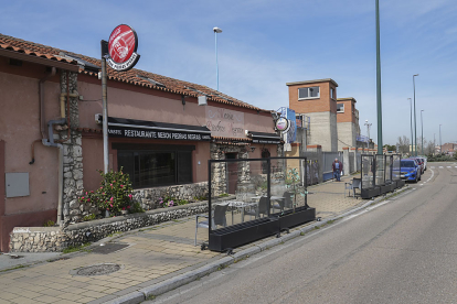 Restaurante Mesón Piedras Negras junto a la estación depuradora. J. M. LOSTAU