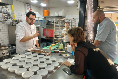 El cocinero Alejandro San José, de Habanero Taquería, ha participado en una acción de Saborea España y Turespaña.- E.M.