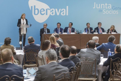La consejera de Economía clausuró ayer en Burgos la junta de Iberval a la que acudió una representación de sus más de 26.400 socios.-SANTI OTERO