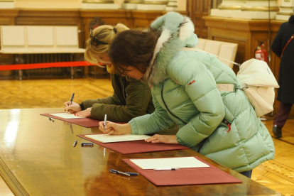 El Ayuntamiento de Valladolid abre sus puertas con varios libros de condolencias por la muerte de Concha Velasco. -PHOTOGENIC