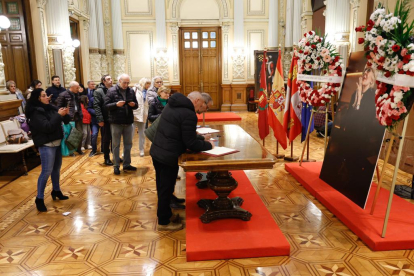 El Ayuntamiento de Valladolid abre sus puertas con varios libros de condolencias por la muerte de Concha Velasco. -AYUNTAMIENTO VALLADOLID