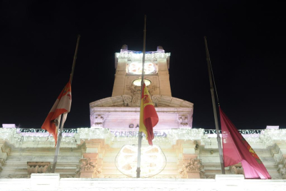 El Ayuntamiento de Valladolid abre sus puertas con varios libros de condolencias por la muerte de Concha Velasco. -PHOTOGENIC