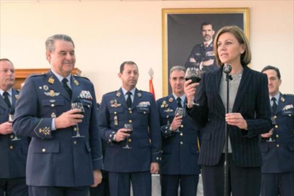 María Dolores de Cospedal, en una visita al Ejército del Aire en Zaragoza, el pasado día 19 de enero.-JUAN MANUEL PRATS