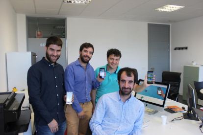 Javier Oliver, David Mañanes, Alberto Cerillo y Guillermo Marqués, socios fundadores de Vexiza, en las instalaciones de la empresa leonesa.-EL MUNDO