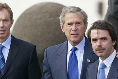 Tony Blair, George Bush y José María Aznar, en la foto de las Azores, el 16 de marzo del 2003.-