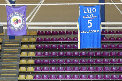 El dorsal 5 de Lalo García que luce en el Poliderportivo Pisuerga-J. M. LOSTAU