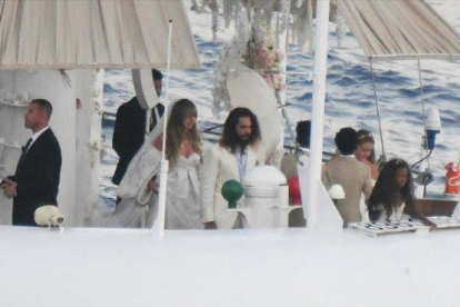 Heidi Klum y Tom Kaulitz se han vuelto a casar en un yate en la isla de Capri.-