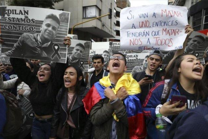 Protestas en Colombia en contra de los abusos policiales.-AP