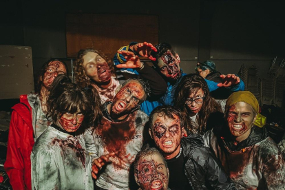 Una horda de zombies durante la celebración de una edición pasada de Survival Zombie.-EL MUNDO