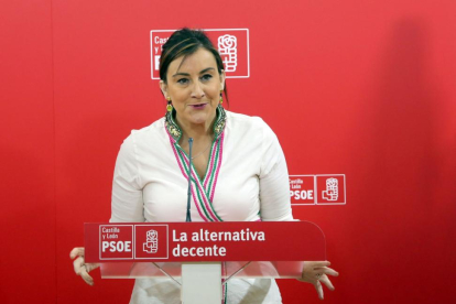La secretaria de Organización del PSOECyL, Ana Sánchez, comparece ante la prensa tras la reunión de la Permanente de la Comisión Ejecutiva autonómica del PSOECyL-ICAL