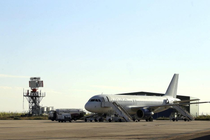 Aeronave en el aeropuerto de Villanubla (Valladolid).