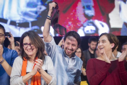Errejón, Oltra, Iglesias y Colau en el mitin de cierre de campaña del 20-D, en València.-MIGUEL LORENZO