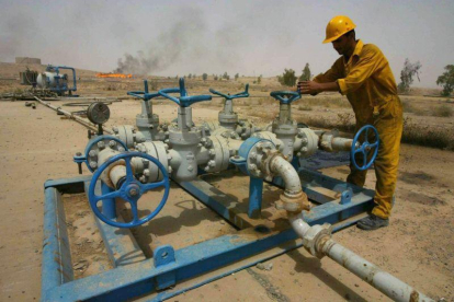 El pozo petrolífero de Bai Hassan, a 225 km de Bagdad.-AFP / MARWAN IBRAHIM (AFP)