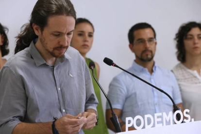 El secretario general de Podemos, Pablo Iglesias, durante la rueda de prensa de este lunes, 6 de julio, tras la reunión del órgano del consejo de coordinacion del partido.-Foto: DAVID CASTRO