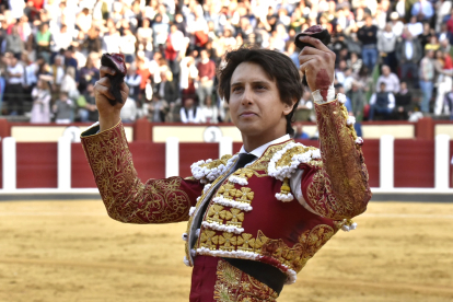Fotos de la corrida de toros en las fiestas de San Pedro Regalado. JOSÉ SALVADOR