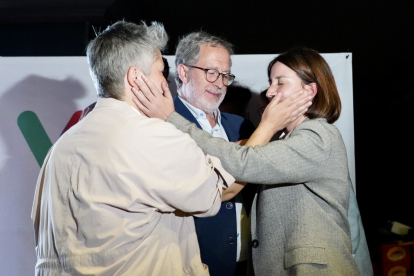 Manuel Saravia y María Sánchez durante la valoración de Valladolid Toma La Palabra tras el escrutinio de las elecciones municipales. -ICAL