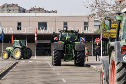 Tractorada en Valladolid en dirección a la sede de la Consejería de Agricultura. -PHOTOGENIC