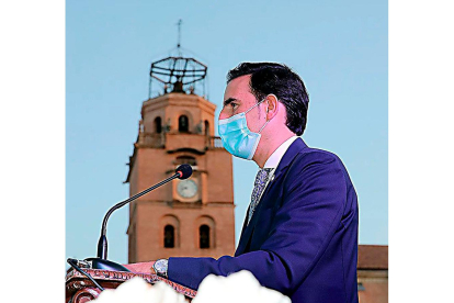 El alcalde de Medina, Guzmán Gómez, en la presentación del pregón. D. V.