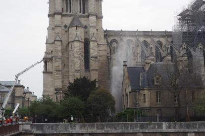 Notre Dame despué del incendio-E. PRESS