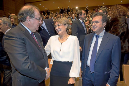 El presidente de la Junta, Juan Vicente Herrera, la ministra Isabel García Tejerina y el presidente de Edigrup, José Luis Ulibarri.