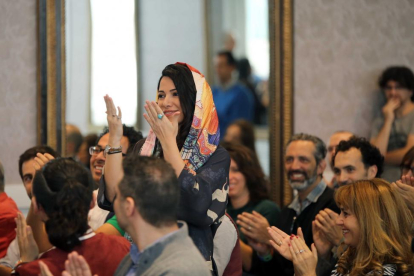 La directora iraní Farnoosh Samadi en la lectura del palmarés tras anunciarse la Espiga de Oro para su corto ‘Negah’.-ICAL