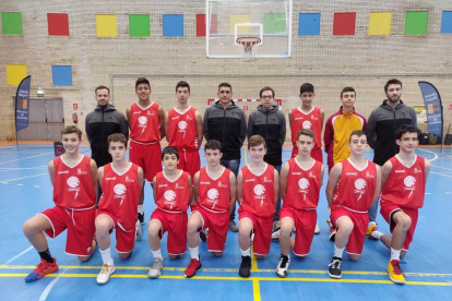 Jugadores y entrenadores de la selección cadete masculina de Castilla y León.