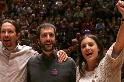 Pablo Iglesias, Juanma del Olmo e Irene Montero, en una imagen de archivo durante un mitin en Valladolid. ICAL