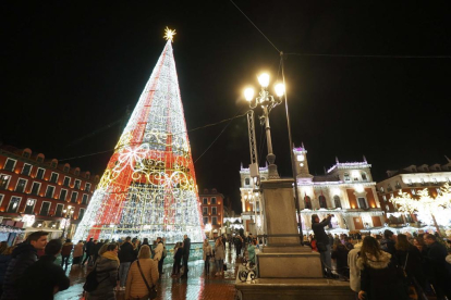 Encendido de las luces de Navidad en Valladolid.- PHOTOGENIC