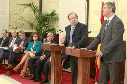 Reunión entre Juan Vicente Herrera y De los Mozos en septiembre de 2013. - LOSTAU