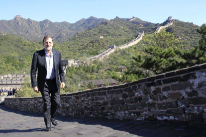 El presidente del Gobierno español, Mariano Rajoy, durante su visita a la Gran Muralla.-Foto: EFE
