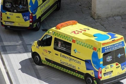 Ambulancias asistenciales de la Junta de Castilla y León. Imagen de archivo. E.M.