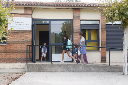 07/09/2023. Cogeces de Íscar (Valladolid). Inicio del colegio en Cogeces de Íscar (Valladolid). PHOTOGENIC/ CARLOS LLORENTE