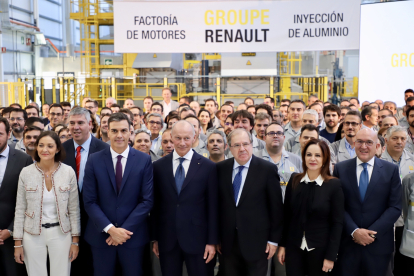 El presidente del Gobierno, Pedro Sánchez, y el ex presidente Herrera visitaron Renault en Valladolid en octubre de 2018. - ICAL