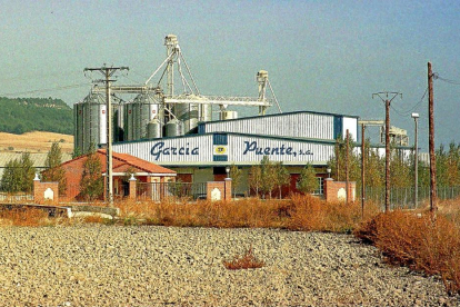 Instalaciones de García Puente en las inmediaciones de Olmedo, donde ampliará su infraestructura.-EL MUNDO