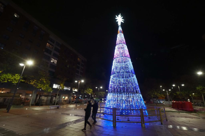 Encendido de las luces de Navidad en  la plaza Marcos Fernández de Valladolid.- PHOTOGENIC