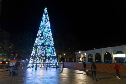 Encendido de las luces de Navidad en  la plaza Alberto Fernández de Valladolid.- PHOTOGENIC