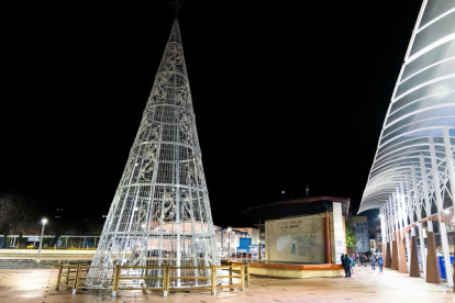 Encendido de las luces de Navidad en  la plaza de la Solidaridad de Valladolid.- PHOTOGENIC