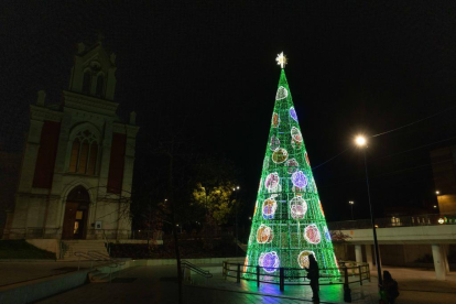 Encendido de las luces de Navidad en  la plaza Rafael Cano de Valladolid.- PHOTOGENIC