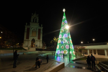 Encendido de las luces de Navidad en  la plaza Rafael Cano de Valladolid.- PHOTOGENIC