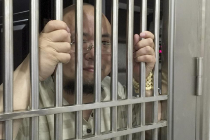 Wu Gan, detenido en la comisaría de Nanchang, en una imagen de mayo del 2015.-/ NHG (AP)
