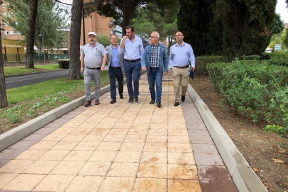 Visita del alcalde de Valladolid, Óscar Puente, a la renovada calle Mariano García Abril. - AYUNTAMIENTO DE VALLADOLID